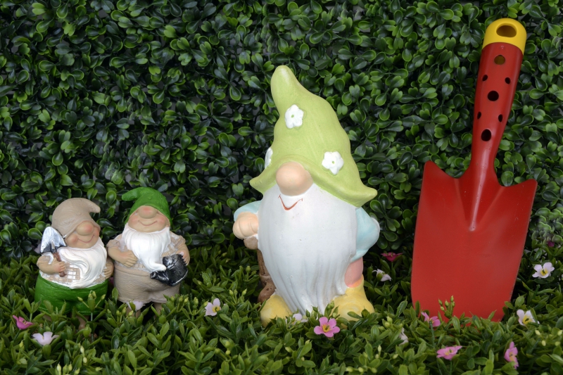 sasu-LA BASTIDE-min_garden-gnome-1404358